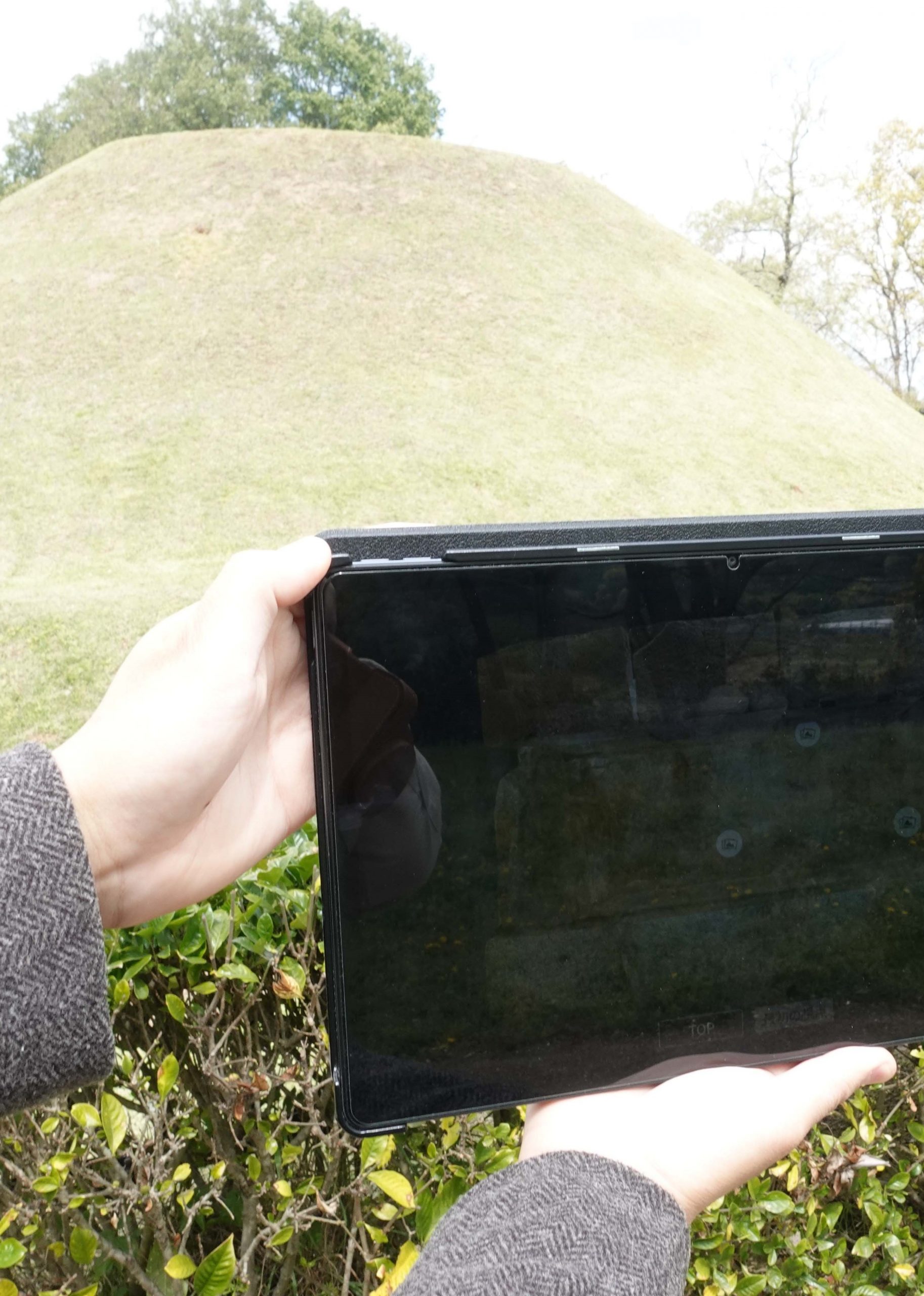 高松塚古墳VR現地解説ツア～VRタブレットで壁画のあった場所を追体験～