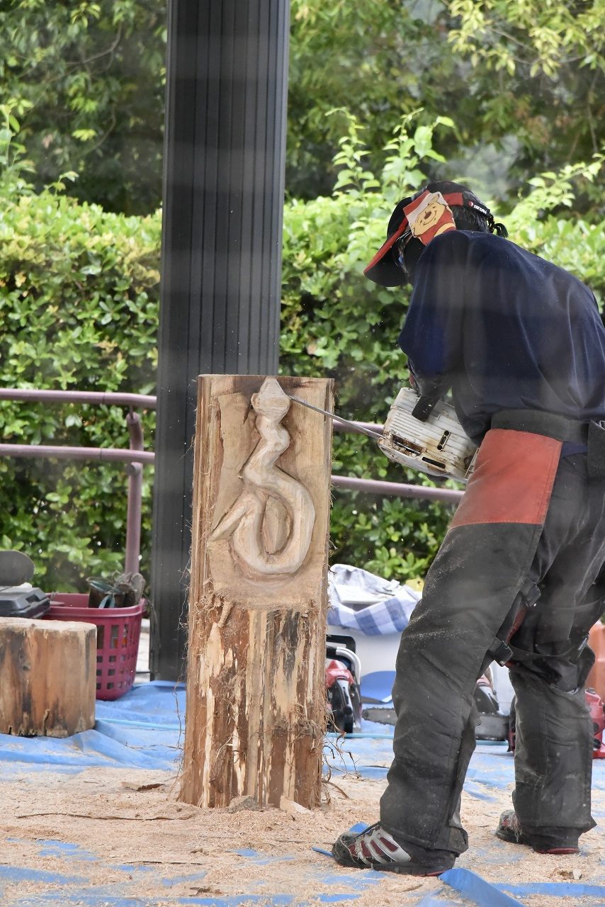 チェーンソーアート