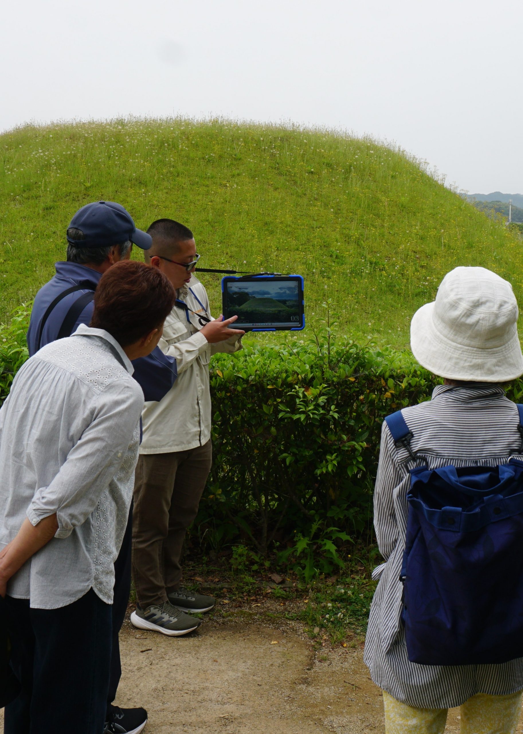 高松塚古墳VR現地解説ツアー～VRタブレットで壁画のあった場所を追体験～